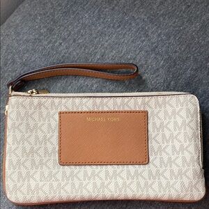 MICHAEL Michael Kors Cream and Tan Wristlet